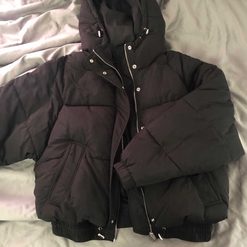 zara hooded puffer jacket.